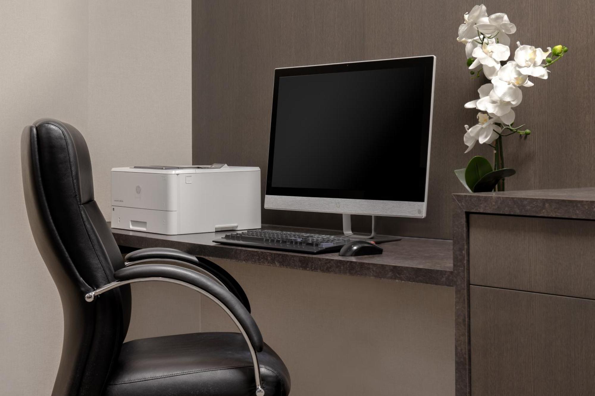 Ramada Plaza By Wyndham Downtown Hotel Calgary