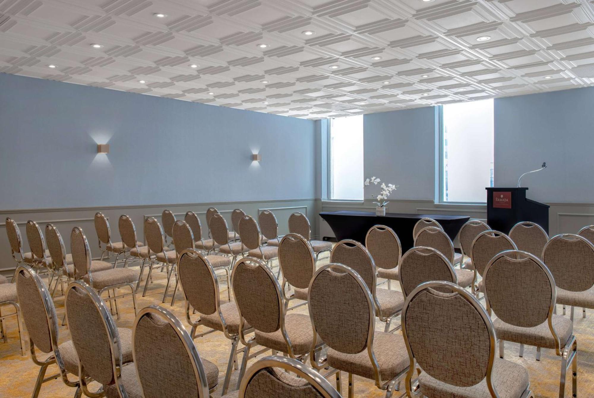 Hotel Ramada Plaza By Wyndham Downtown 3*